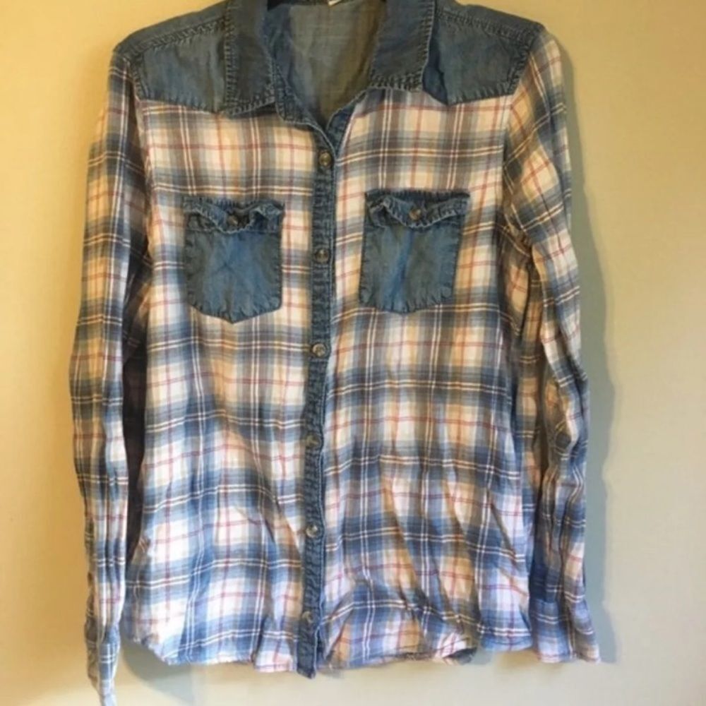 Life in progress medium‎ plaid button dow